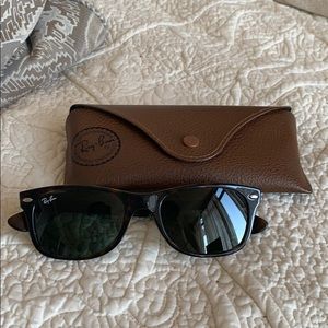 RAY-BAN NEW WAYFARER